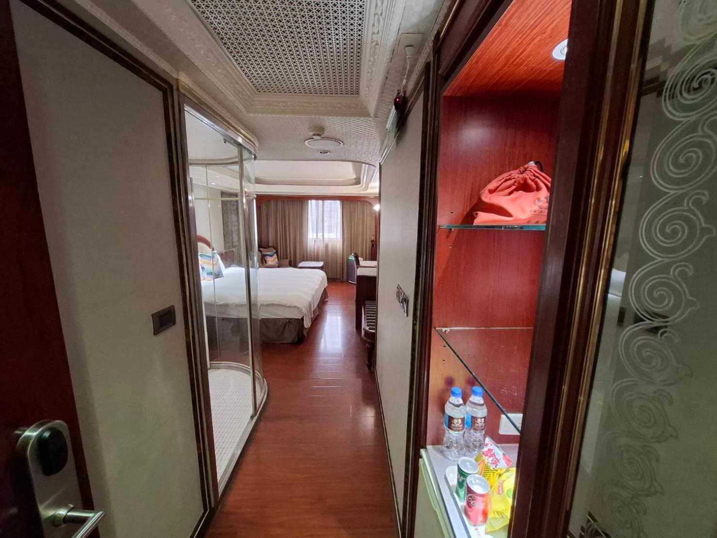Happiness Hotel Тайпей Екстериор снимка