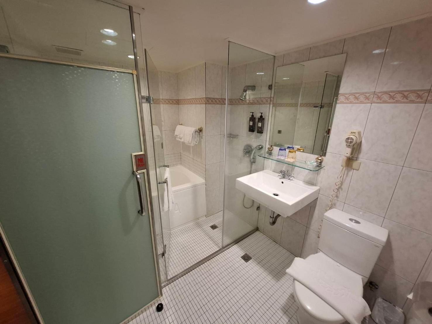 Happiness Hotel Тайпей Екстериор снимка