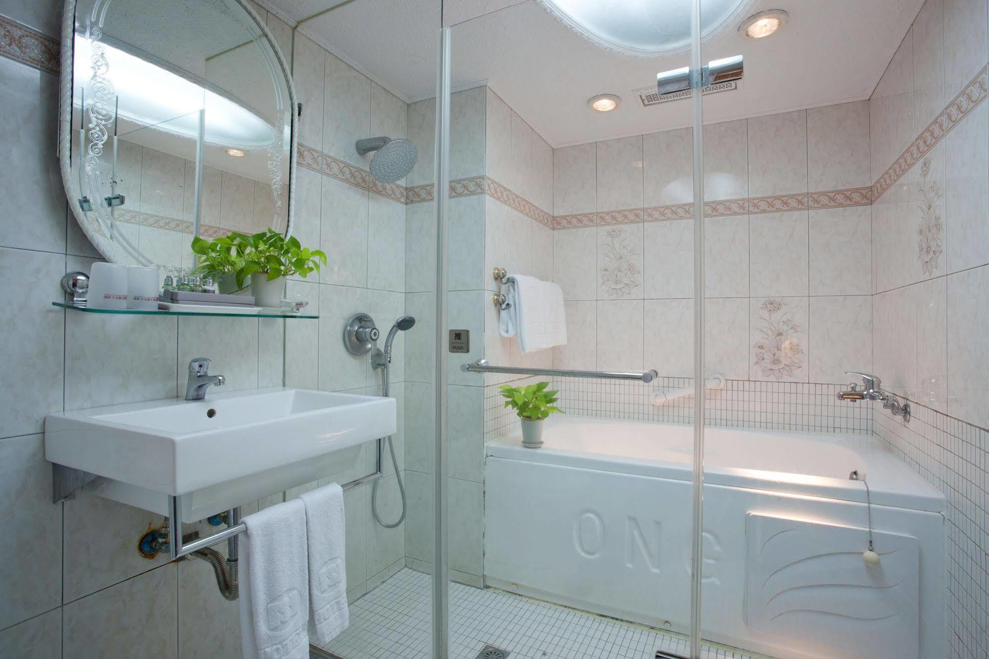 Happiness Hotel Тайпей Екстериор снимка